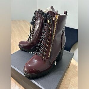 Never worn, still in dust bags and box. Size 9W. Open to offers.